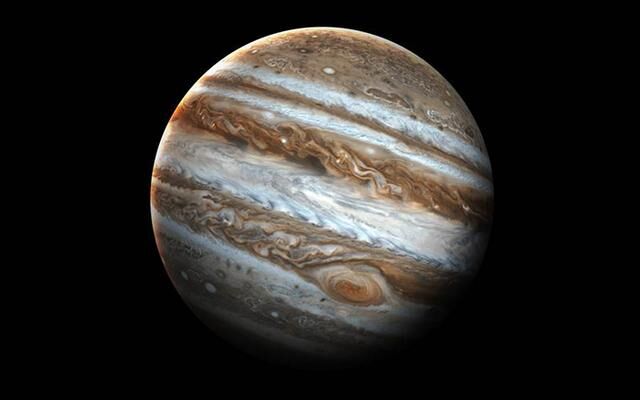 照片显示木星表面出现巨大黑洞