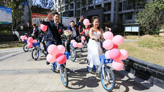 近半受访青年能接受“裸婚”