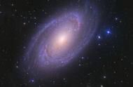 NASA以红外线拍摄经典螺旋星系，核心超亮