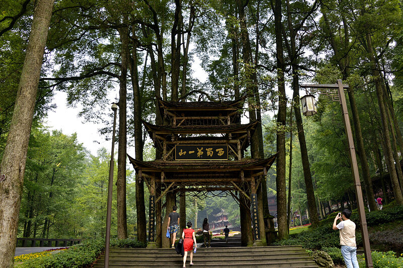 成都最地道的玩法就是去都江堰看放水，问道青城山