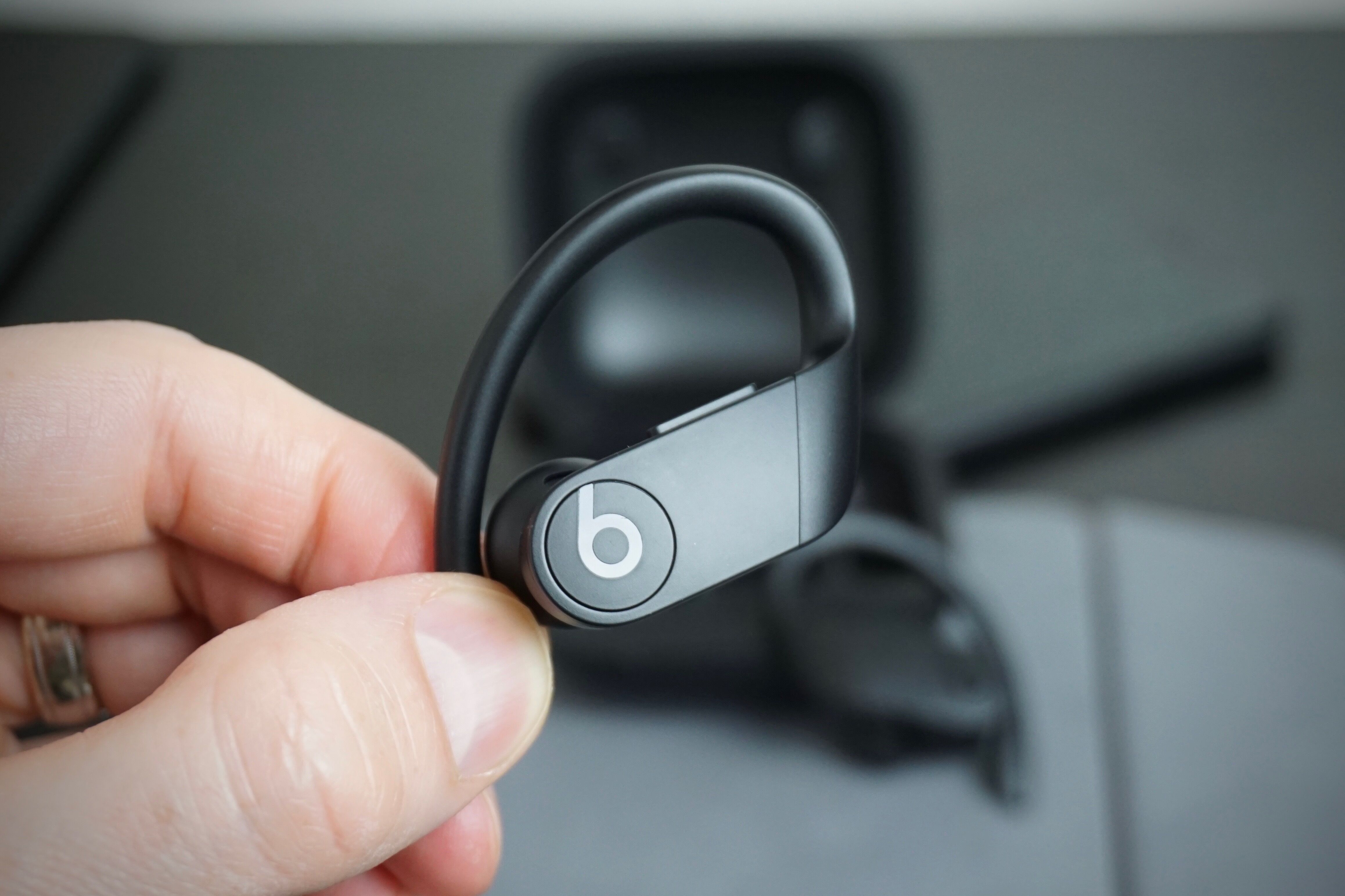 苹果分享 Powerbeats Pro 新广告，宣传超长续航能力