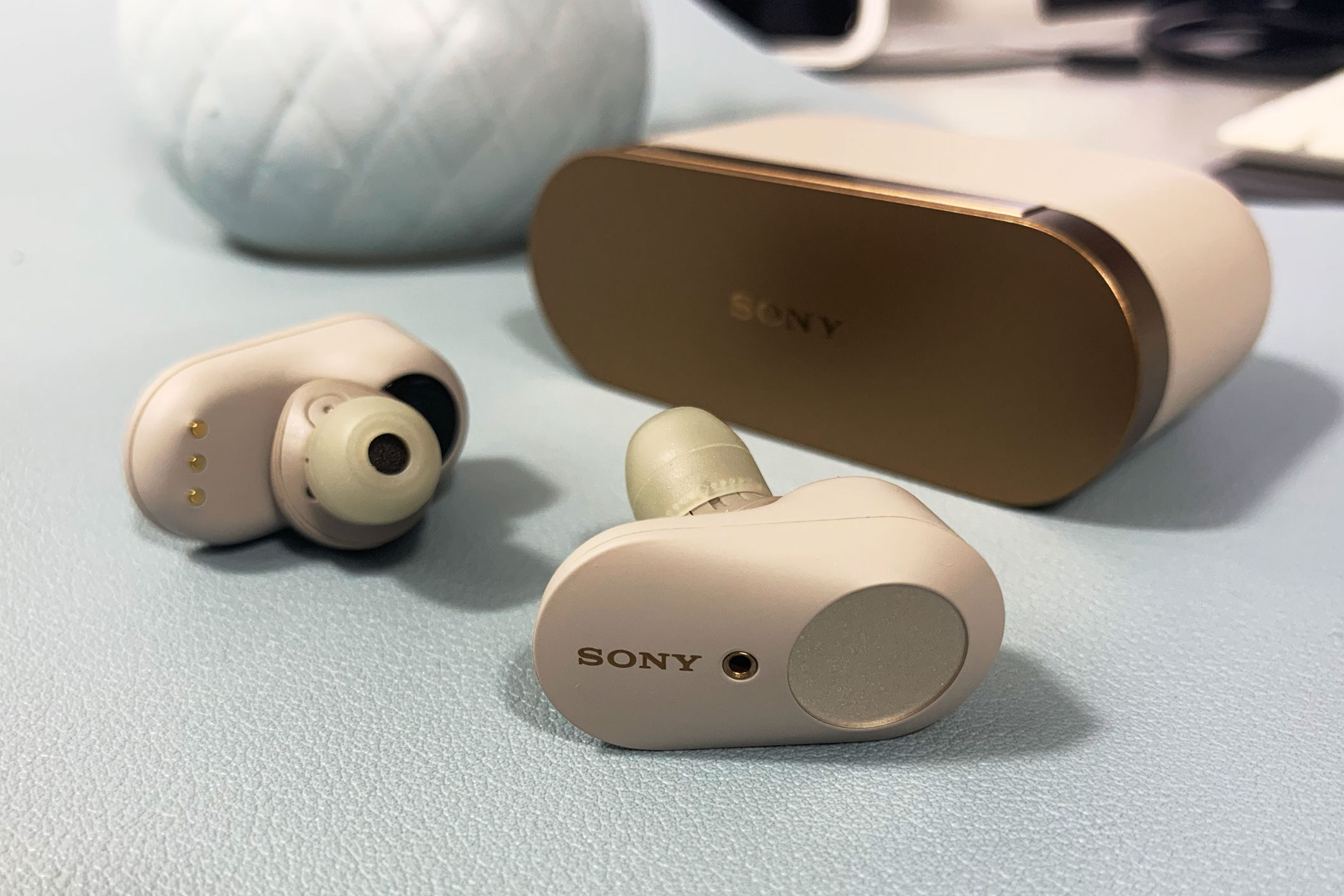 索尼 1000XM3 ：音质与降噪胜于 AirPods 的蓝牙耳机