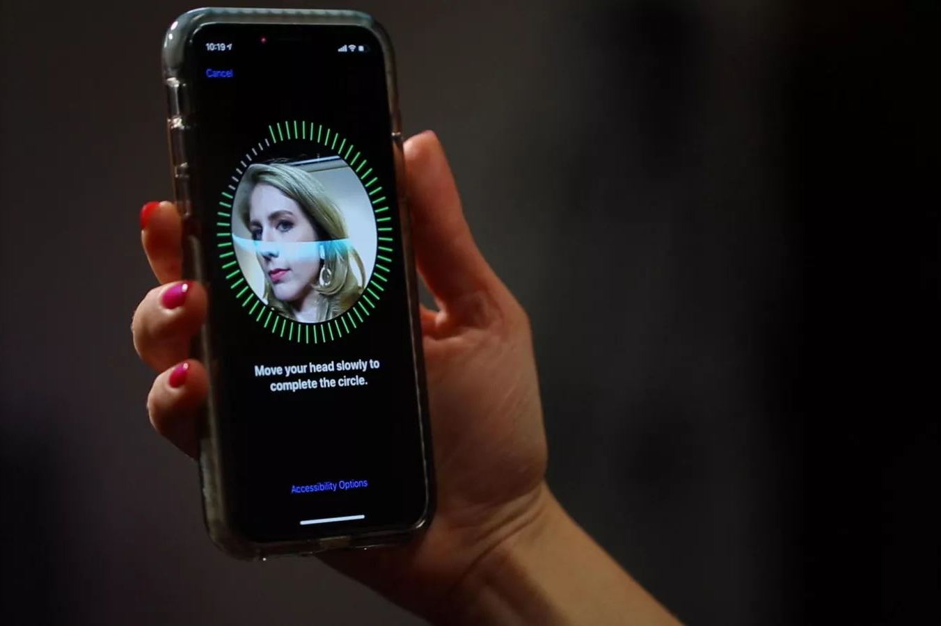 苹果分享全新广告：Face ID 更安全、更简单