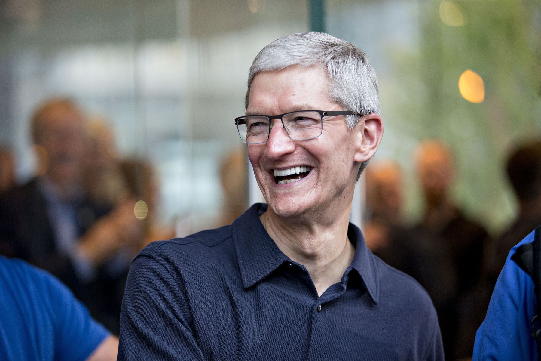 苹果 CEO Tim Cook 公开出柜：希望引导别人，消除歧视