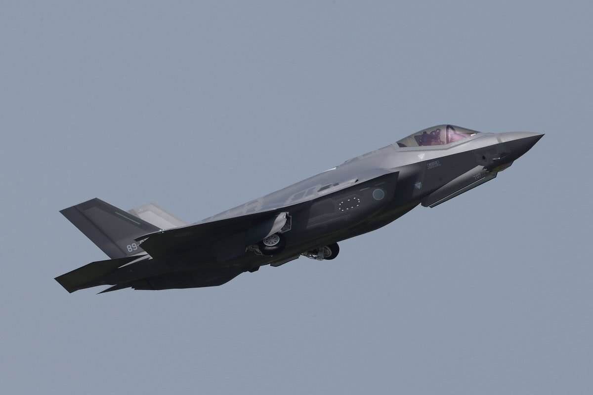 F35空袭伊朗失利，S300导弹展示拦截能力，美：俄骗了全世界