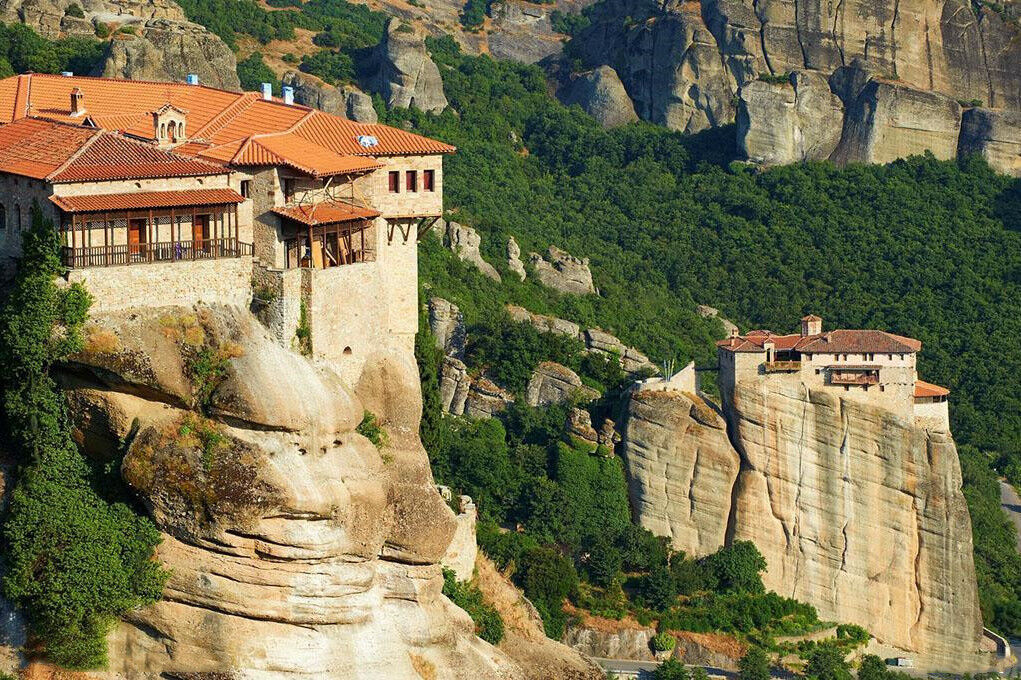 建在悬崖峭壁上的寺庙让人目瞪口呆 驴友惊呼这要逆天吗  	 