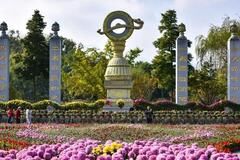 峨眉山这座寺院，举办首届菊花展就成了爆款