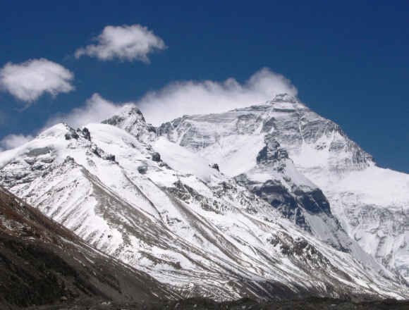 珠峰上冰封9年的睡美人:上千名攀登者路过,为何没人掩埋?