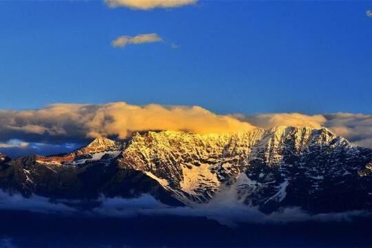 我国最奇葩的山峰，一座山变成两个景区，门票还不能共用