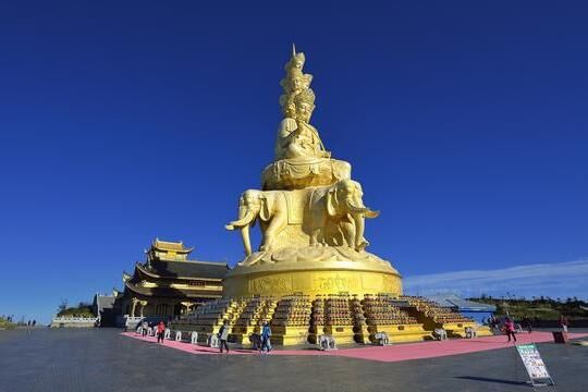 四川最赚钱的一座山，门票高达160元，游客仍络绎不绝，就在乐山