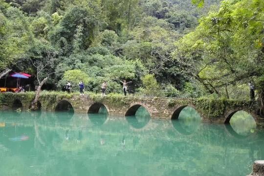 清朝建桥的人做梦也没想到，这座七个孔的小桥，而今成了热门景区