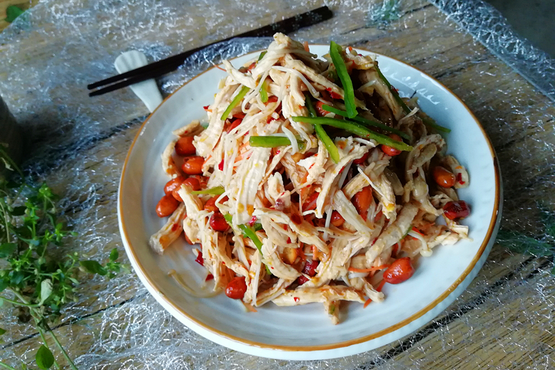 换种方法做鸡肉，简单煮一煮，撕一撕，老公最爱的下酒菜