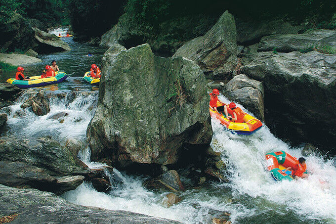 湖南六月避暑好去处！夏日寻“浪”，岳阳连云山峡谷漂流