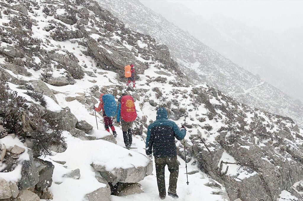 突遇暴风雪！驴友徒步新疆被困，低温导致1名福建成员遇难