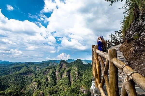 江西五月旅游地推荐，“千年古寨”飞檐走壁，你敢来挑战吗？