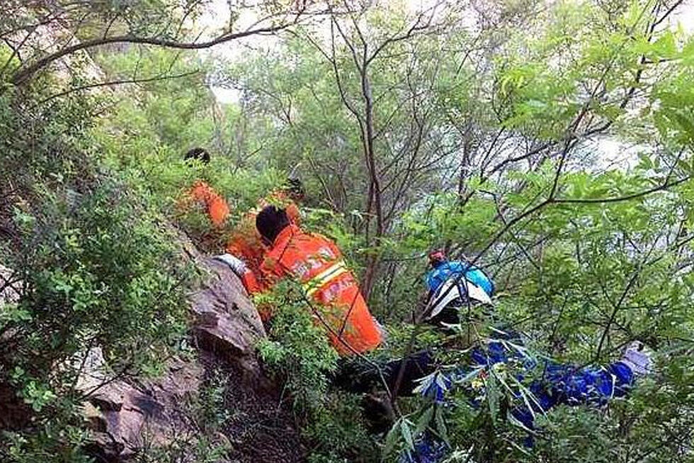 无安全标识！19岁湖南大学生景区坠亡，官方仅赔偿3万元引争议