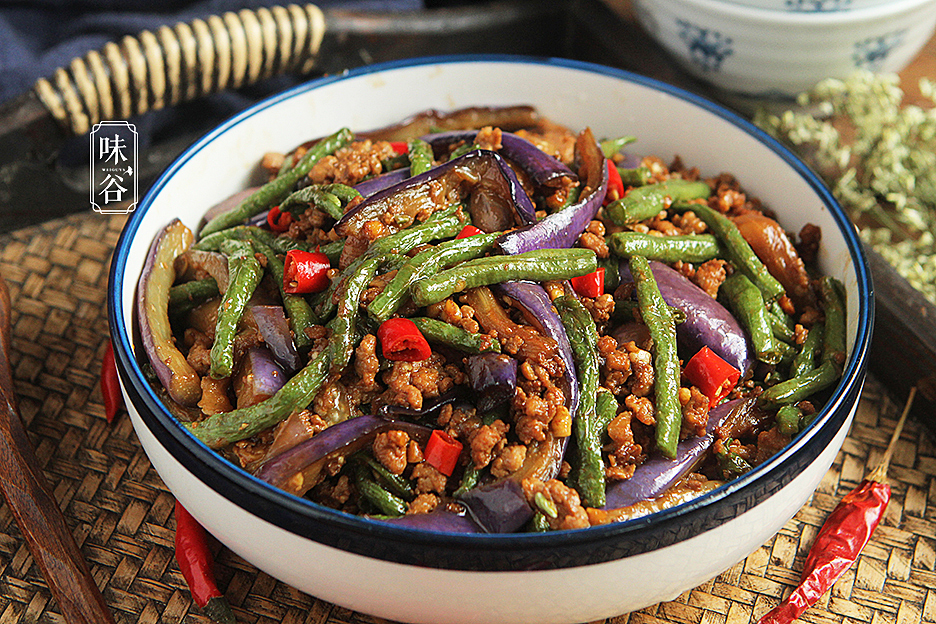 这三样食材是绝配，我家隔三差五就做一回，解馋又下饭，真香