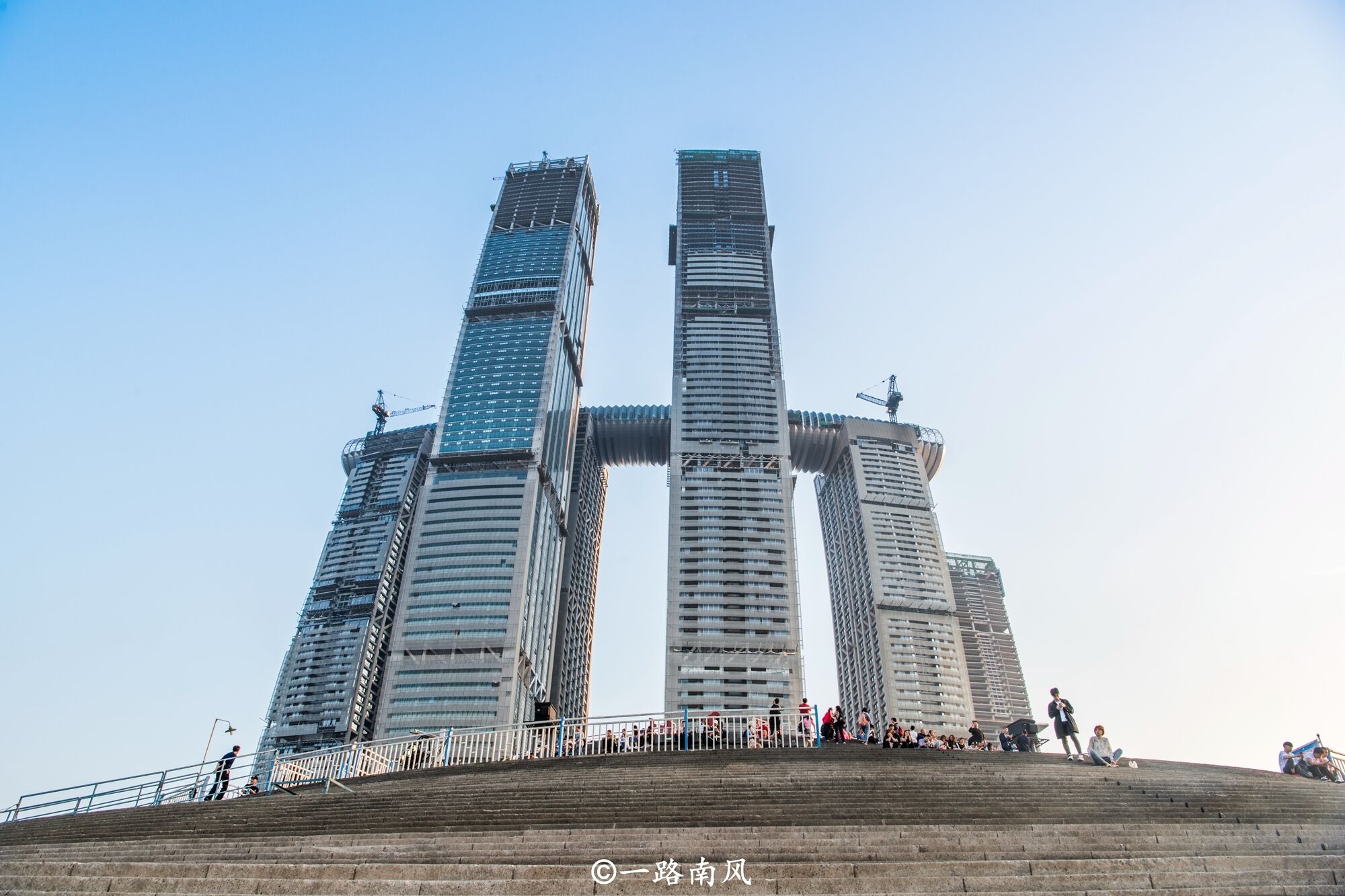 重庆最“奇怪”的建筑，看起来像鞋垫和帆船，外地游客都爱来打卡