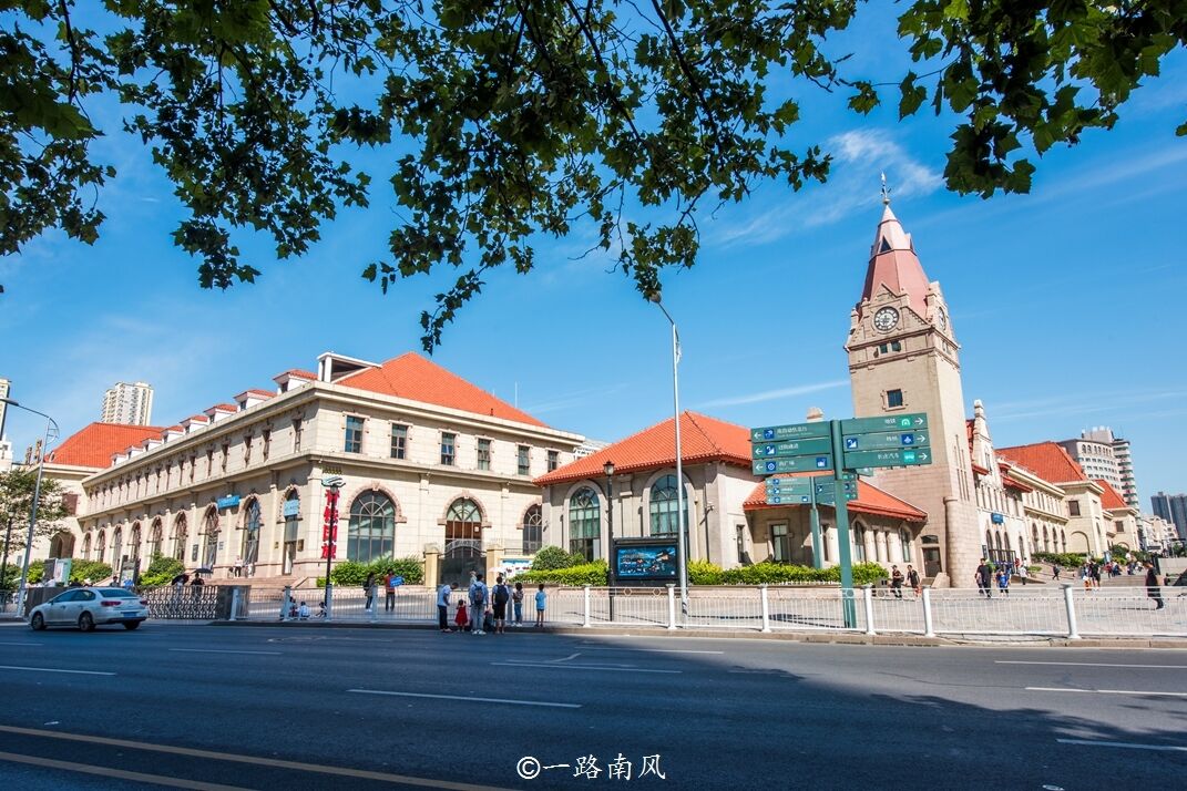 中国造得最漂亮的火车站，坐车时顺便旅游，就在山东青岛！