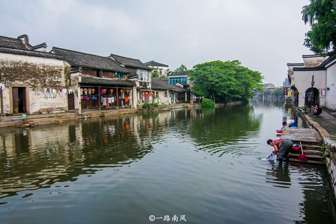 浙江这个古镇白天一百元，晚上免费，景色如画！