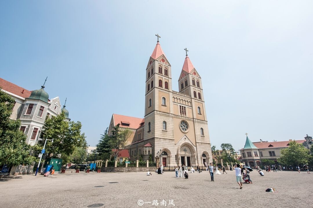 名气比省会大的旅游城市，位于山东和福建，到处都是热门景点！