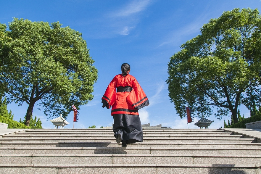 江苏最牛的旅游城市，靠一个皮包骨头的小湖年收入超800亿