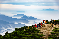 黄山现日出云海景观 壮丽如画