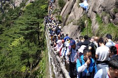 “五一”假期第三天:黄山风景区接待游客3.26万人次，同比增长1.58%