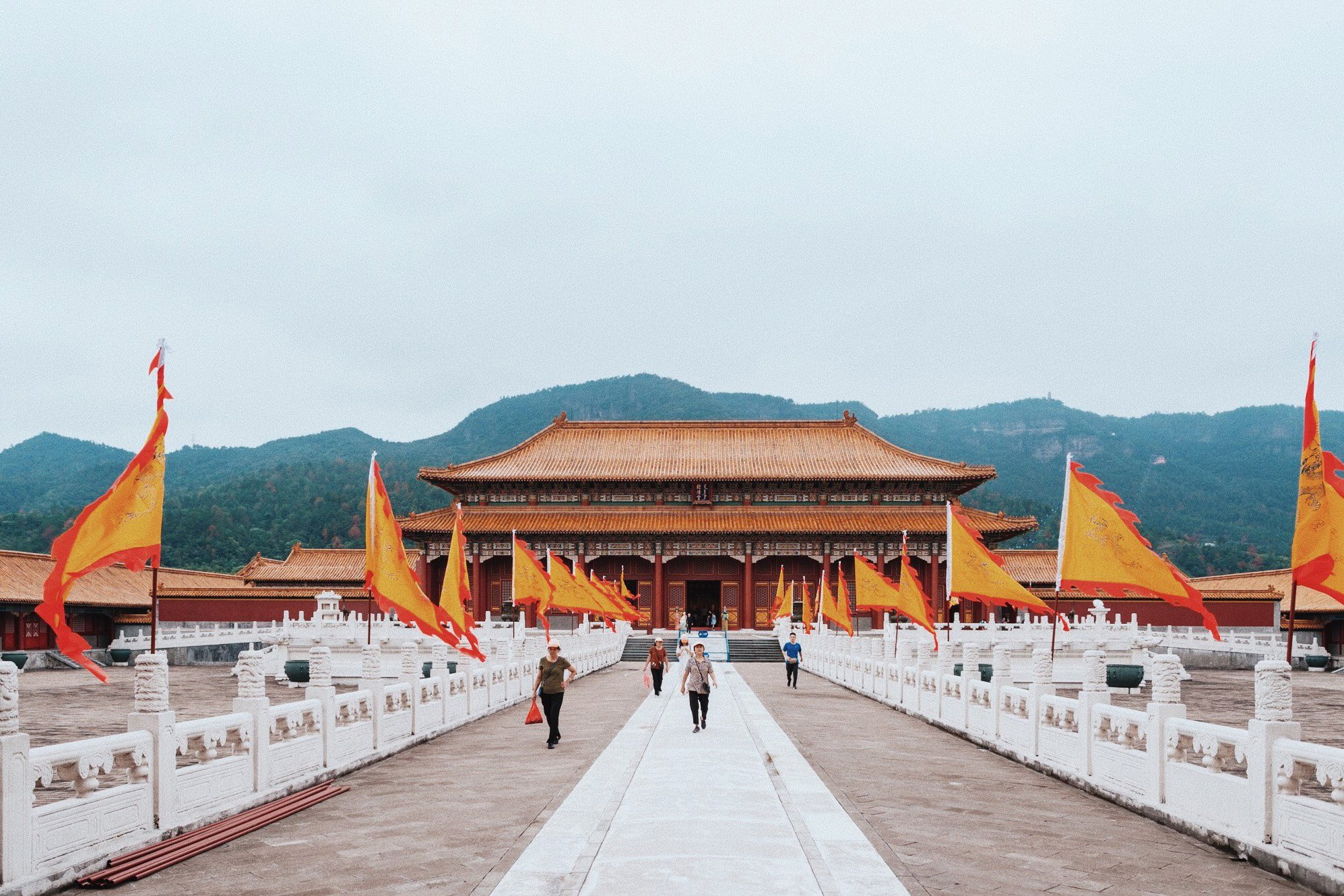 我国最赚钱的“山寨”景点，1：1复制故宫，门票却是真故宫的3倍