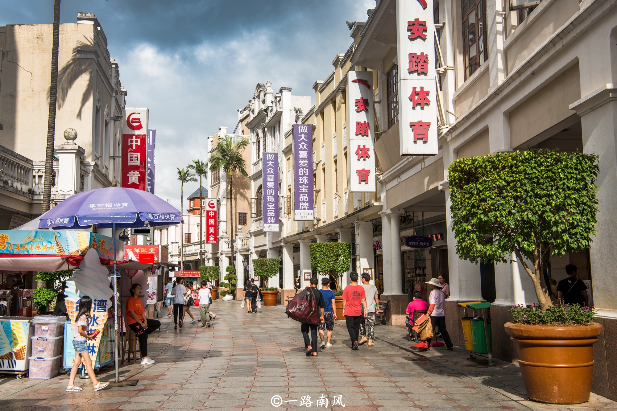 广东有条异国风情街，走廊洋气能避雨，穿行如游电影片场！