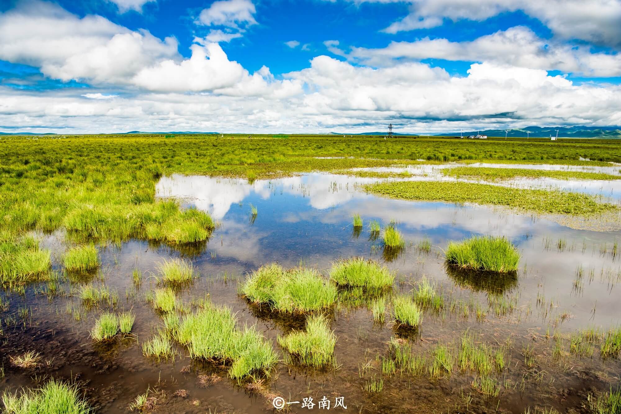 四川阿坝即将开通动车，沿途经过“天上湖泊”，景色美醉人