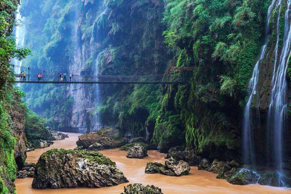 地球上一道美丽的疤痕贵州马岭河峡谷，这道伤疤装进了百十条瀑布