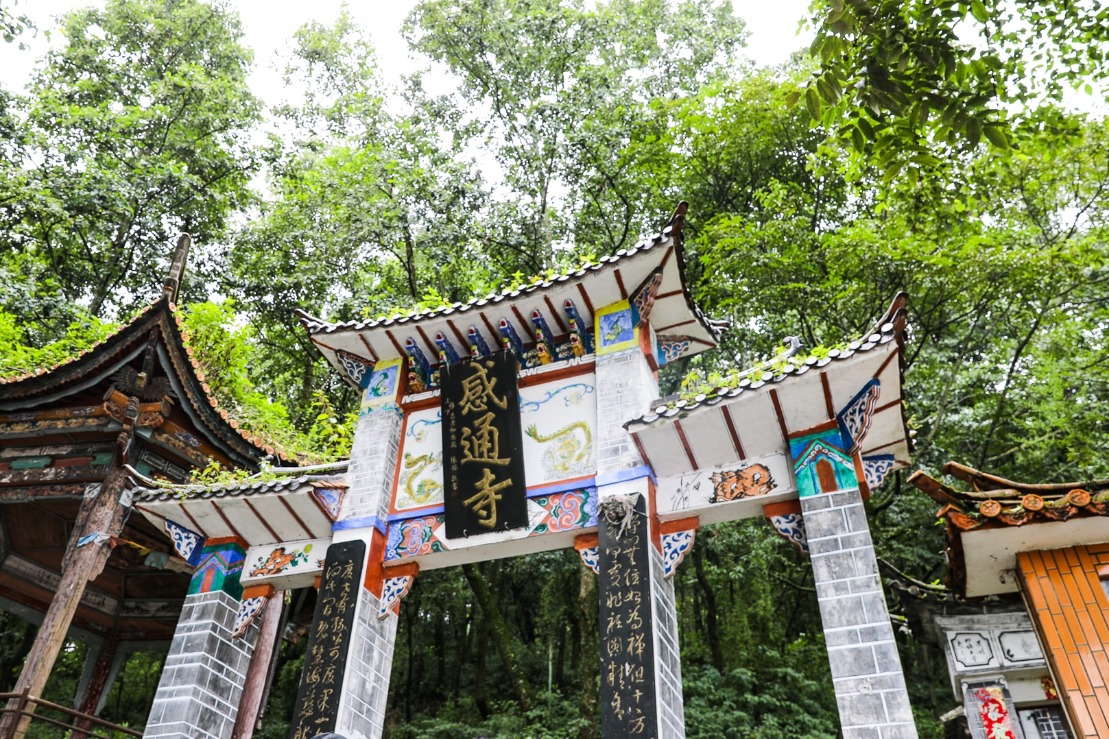 大理感通寺，位于苍洱驰名第一山，却因为明太祖一高兴而扩建