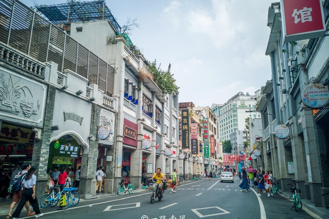 广东最受欢迎的旅游街道，前两条像电影片场，最后一条穿越到古代