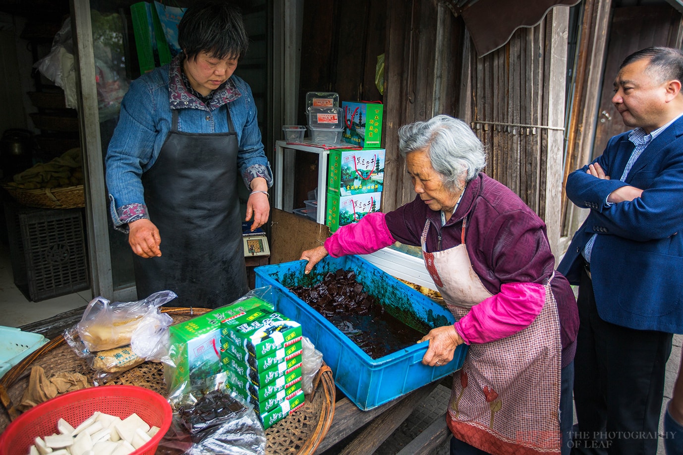 江苏80岁奶奶坚守百年老店，只为售卖颜值一般，却身世显赫的贡品