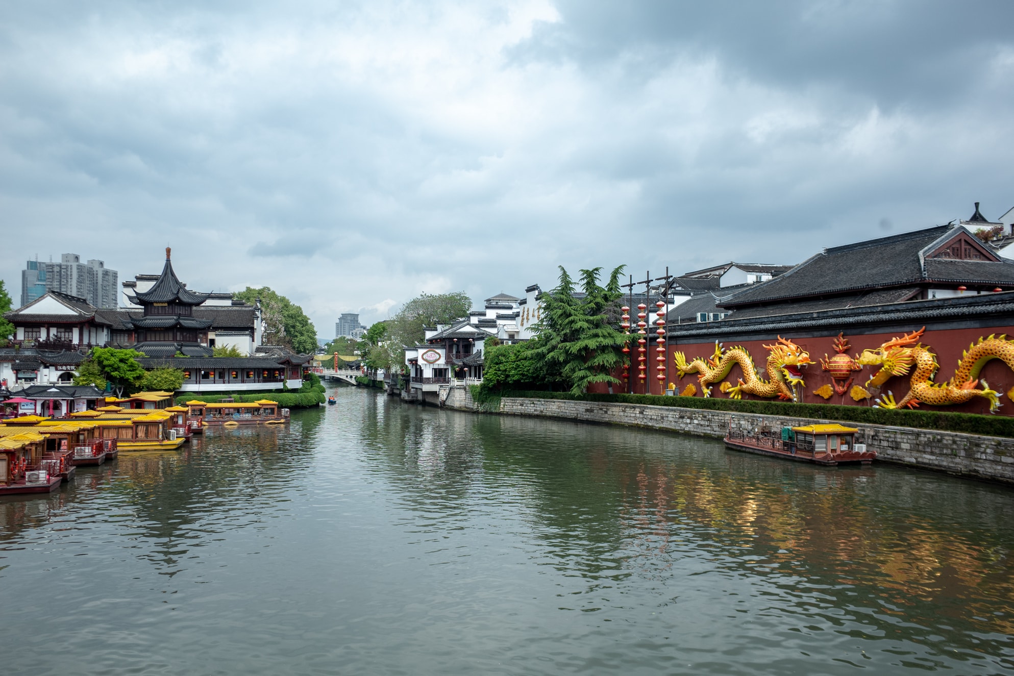 南京夫子庙，免费的国家5A级旅游景区，周末游人络绎不绝非常热闹