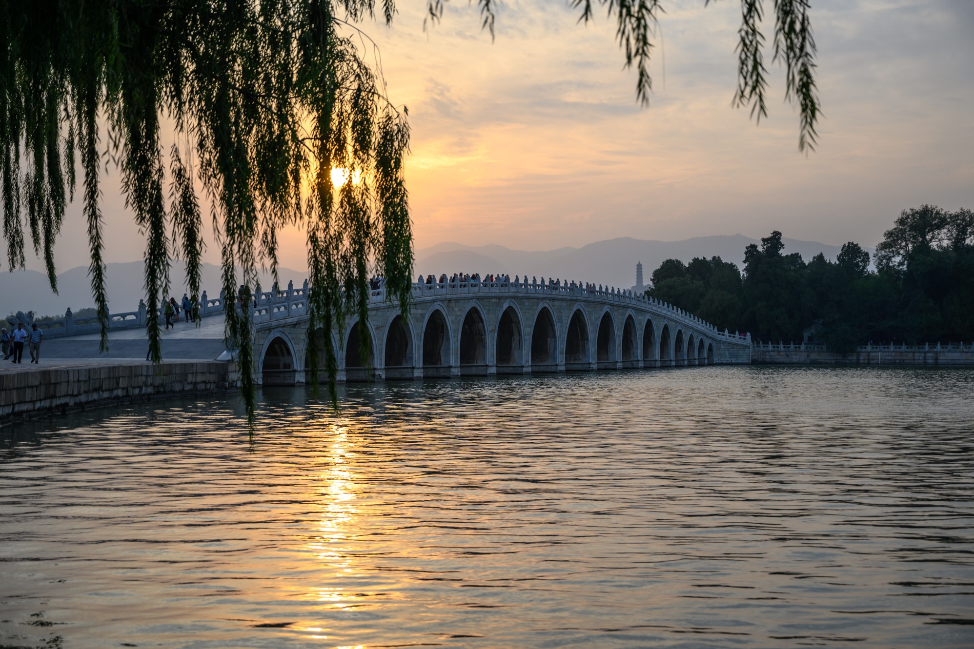 中国现存规模最大的皇家园林，以杭州西湖为蓝本，至今270年历史