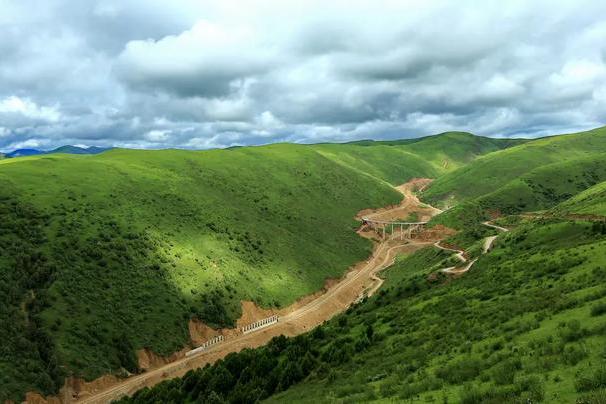 川西自驾：走阿坝遇暴风骤雨，绕道青海班玛县，事后惊出一身冷汗