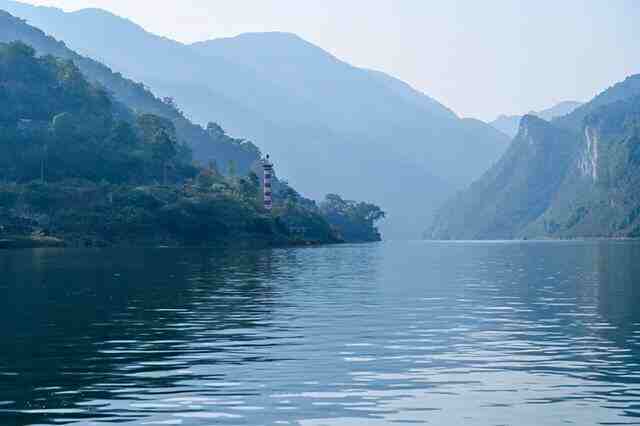 贵州“最大的河流”，却在重庆更出名，江边古镇如同桃源仙境