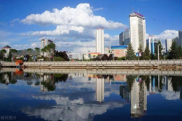 中国夏天最凉快的城市，夏季均温17°C，当地人很少穿短袖